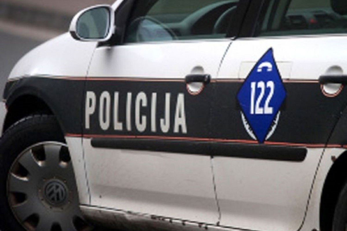 U pucnjavi kod osnovne škole ranjena jedna osoba
