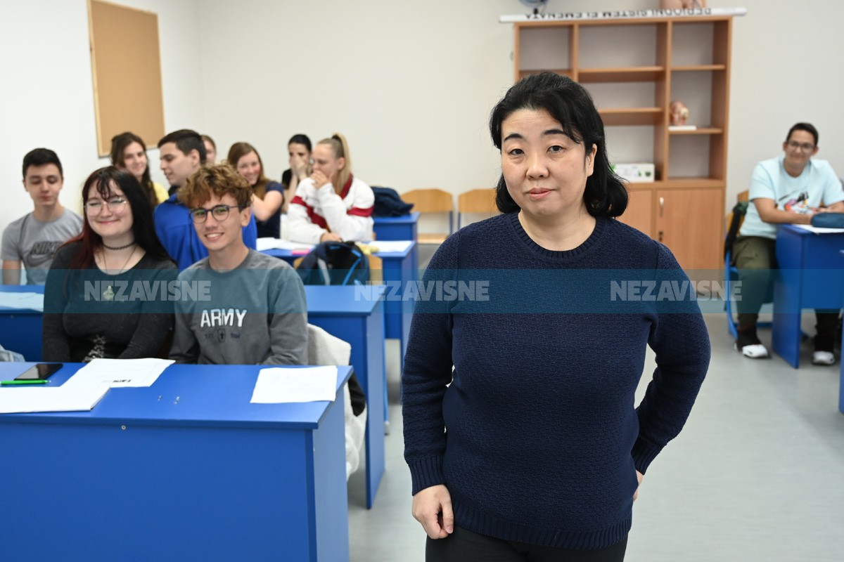 Japanka prenosi znanje na derventske đake (FOTO)