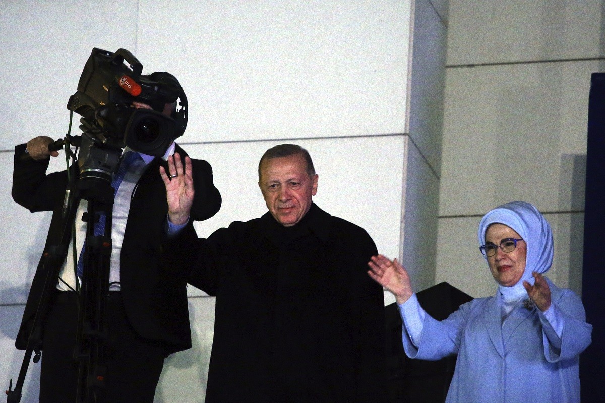 Erdoan se obratio pristalicama: Neko je u kuhinji, mi smo na balkonu