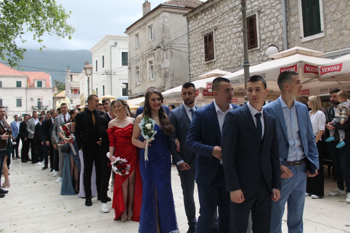 Trebinjska Tehnička škola u maturskom defileu