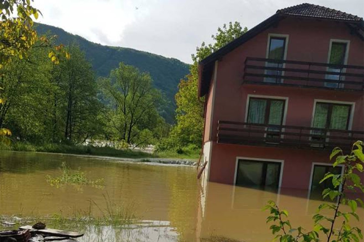 Izlila se Una u Martin Brodu, poplavljeno domaćinstvo