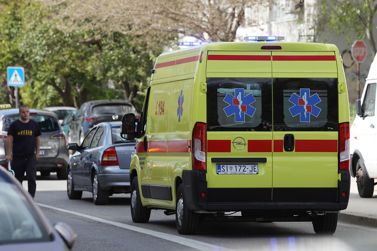 Drama na putu u Hrvatskoj: Žena ispala iz vozila u pokretu