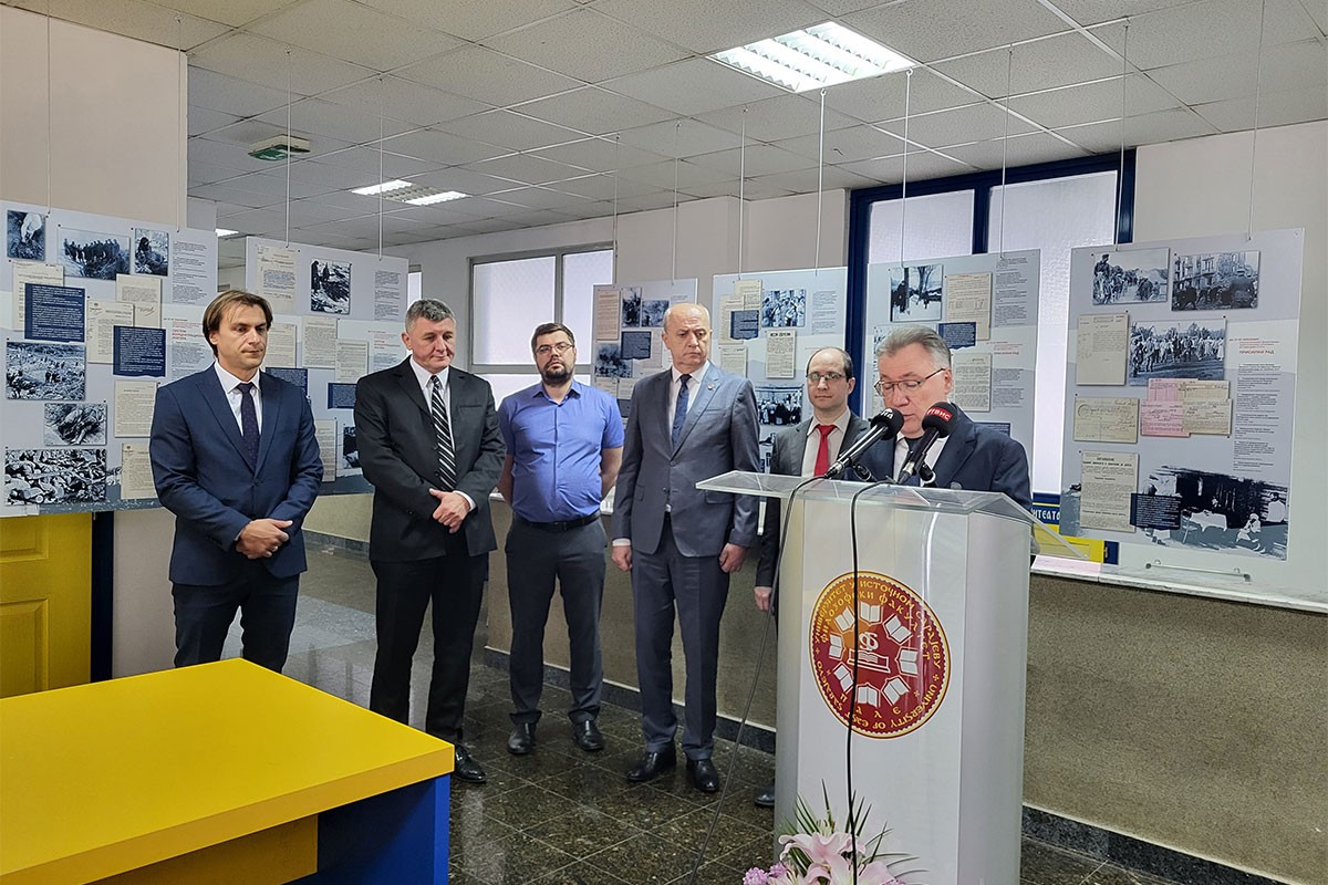 Kalabuhov otvorio izložbu "Da se ne zaboravi"
