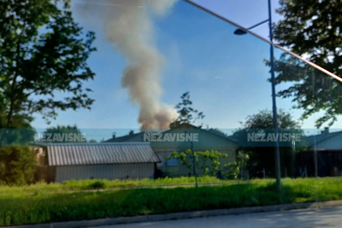 Gori baraka u banjalučkom naselju Lazarevo (FOTO)