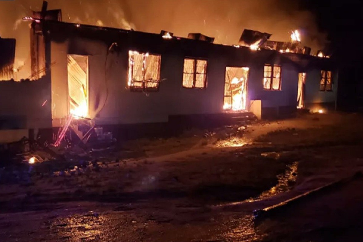 Najmanje 20 djece poginulo u požaru u školskom domu (VIDEO)