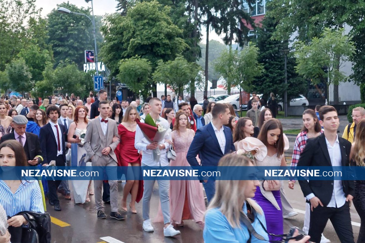 Maturanti Gimnazije i Umjetničke škole "Vlado Milošević" ispratili školske dane (FOTO / VIDEO)