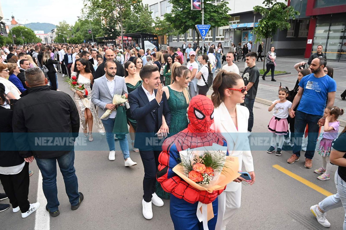 Maturanti Tehnološke škole uljepšali banjalučke ulice (FOTO)