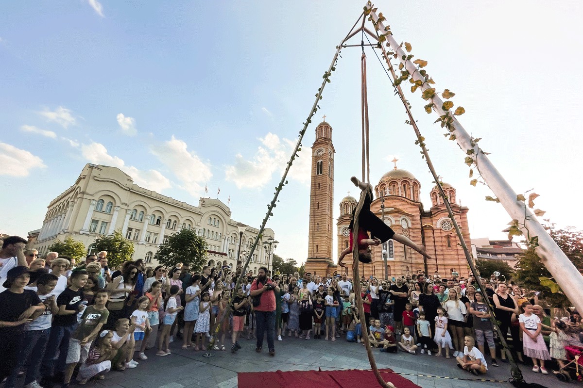 Na banjalučkim trotoarima oko 240 umjetnika