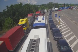 Kolone vozila na prelazu Donja Gradina