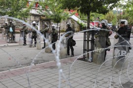 Bijela kuća pozvala Beograd da povuče vojsku, a Prištinu da povuče ...