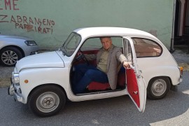 Profesor svojim "fićom" posvuda plijeni pažnju
