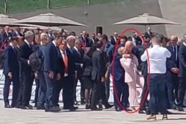 Rama šokirao svijet: Italijansku premijerku uhvatio s leđa i poljubio ...