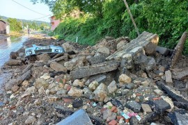 Poplave u Teočaku: Bujica nosila automobile i potporne zidove