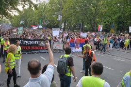 Formiranjem prstena oko Vlade Srbije završen šesti protest "Srbija ...