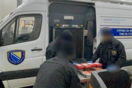 Hapse za pola grama marihuane, "krupni" narko-dileri im izmiču