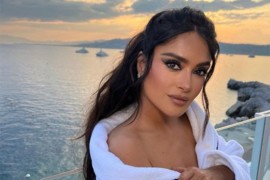 Salma Hajek obradovala fanove fotkom u bikiniju (FOTO)