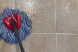 Kako da za minut očistite pločice da sijaju kao nove