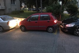 Revoltirana vozačica nudi 100 evra onome ko joj isparkira auto