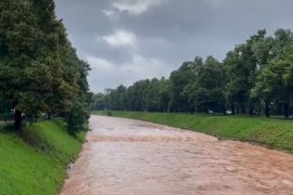 U Sarajevu vodostaji u porastu, Miljacka nabujala (VIDEO)