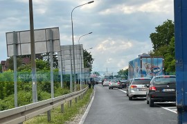 Ogromna gužva na prijedorskoj petlji, sudarili se kombi i kamion