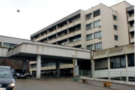 UKC Tuzla: Nastavnik kojeg je ranio maloljetnik trenutno stabilno