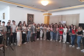 Nagrađeni ponosni vlasnici Vukove diplome: Znanje im niko ne može ...
