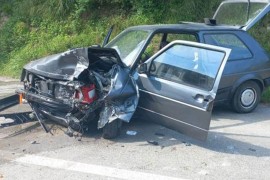 Golf devastiran u sudaru sa renoom
