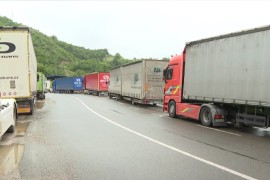 Vozači srpskih kamiona blokirali puteve