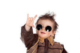 Mama desetomjesečnu bebu odvela na hevi metal festival
