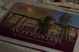 U monografiji hiljade imena i fotografija bivših đaka Medicinske ...