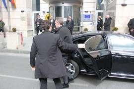 Građani u BiH kupuju krševe, zvaničnici se časte skupocjenim ...