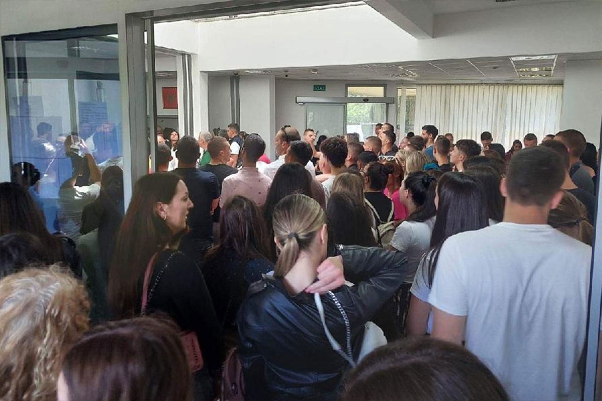 Oglasio se ministar o skandalu koji potresa crnogorsko školstvo