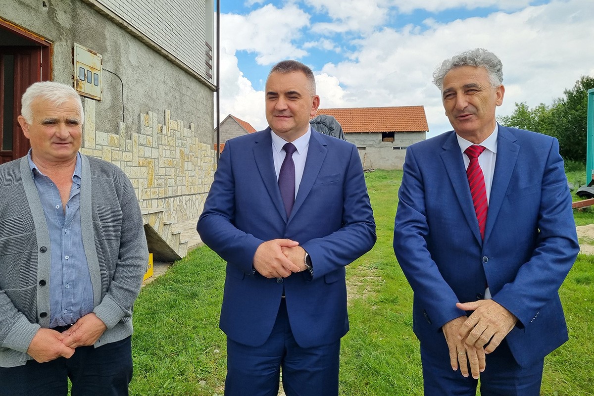 Minić: Preduzete sve mjere da se suzbije bruceloza u Nevesinju