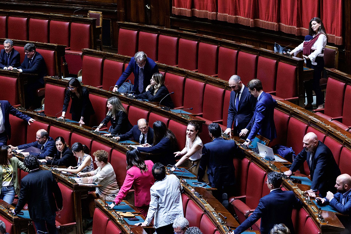 Italijanska poslanica dojila bebu u parlamentu (FOTO)