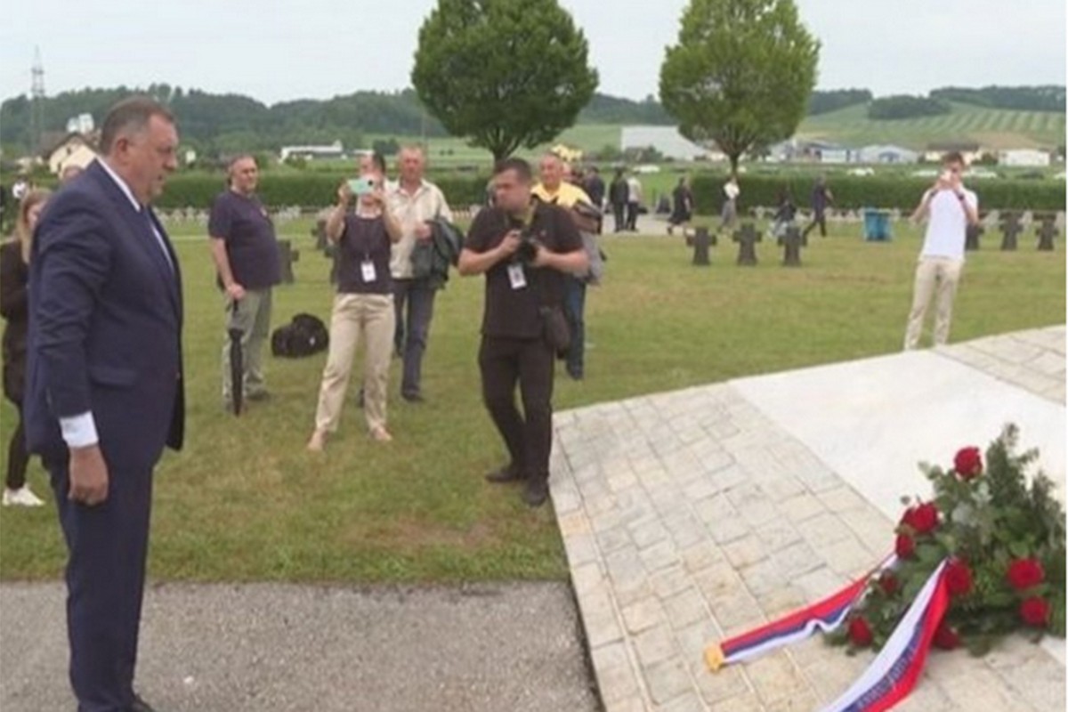 Patrijarh Porfirije osveštao Spomen-kapelu u Mauthauzenu, Dodik položio vijenac