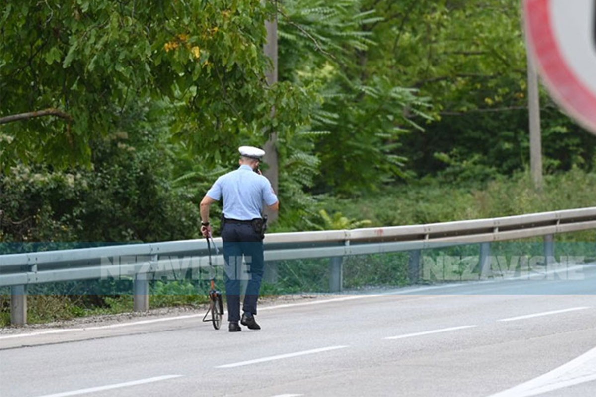Sedam povrijeđenih u slijetanju kombija: Vozač na UKC RS, suvozač u tuzlanskoj bolnici