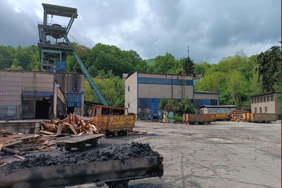 Zenički rudari počeli dobijati platu, prekidaju štrajk