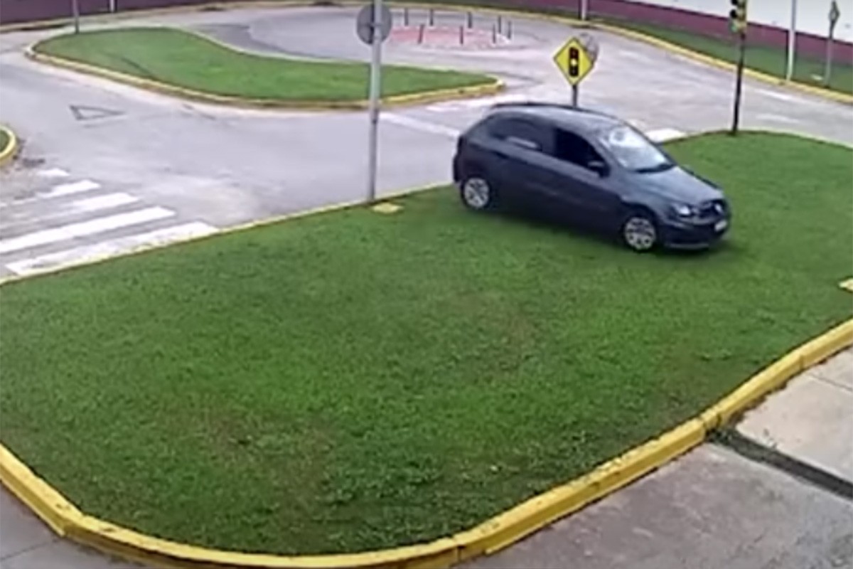 Kad vozački ispit krene po zlu: Žena zamalo stradala na poligonu (VIDEO)