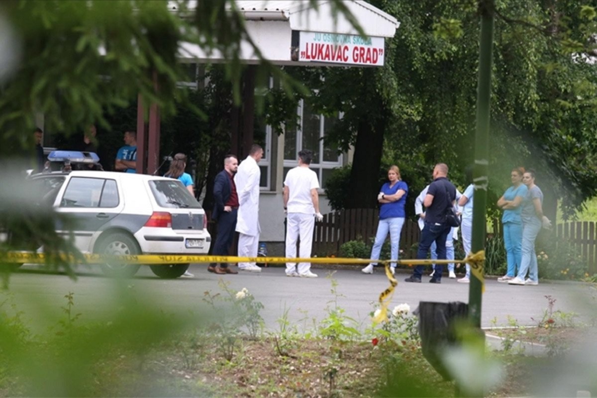 Poznato stanje ranjenog nastavnika u Lukavcu