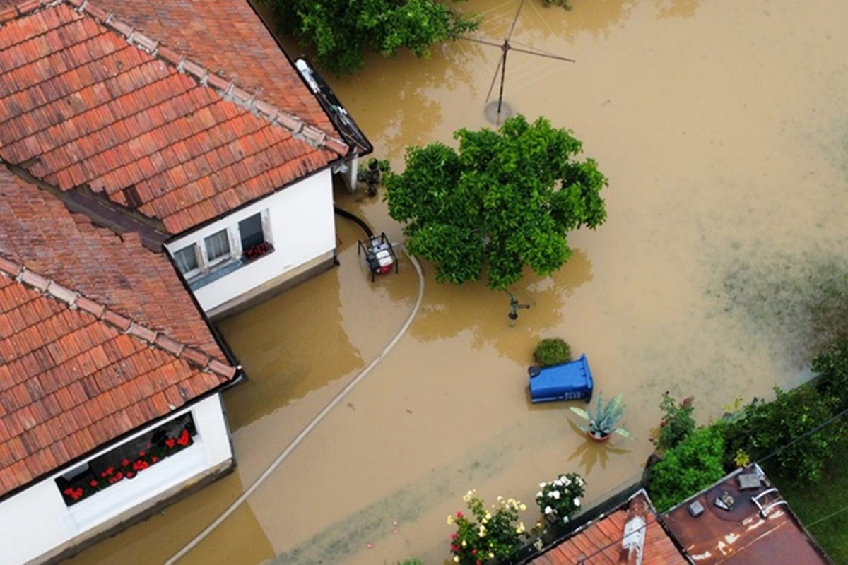 Žestoka borba s poplavama: Vanredna situacija u 35 gradova i opština u Srbiji