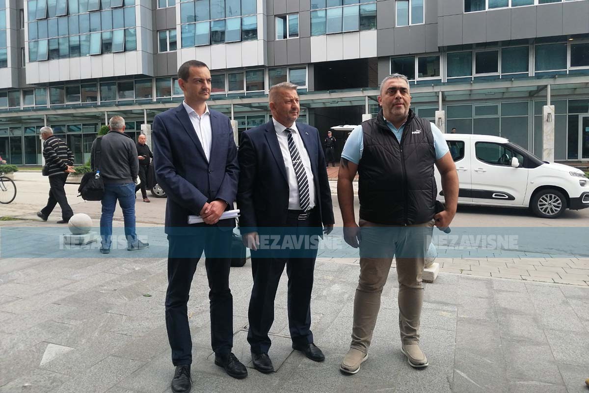Ukidanje osnova za uvećanje plate posvađalo sindikat i rukovodstvo Civilne zaštite RS