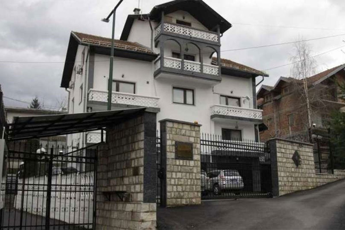 Ambasada Rusije: Šmit luta u magli