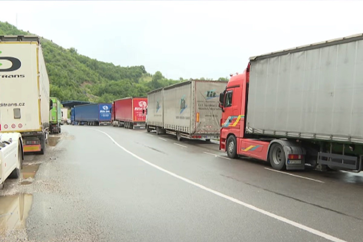 Vozači srpskih kamiona blokirali puteve