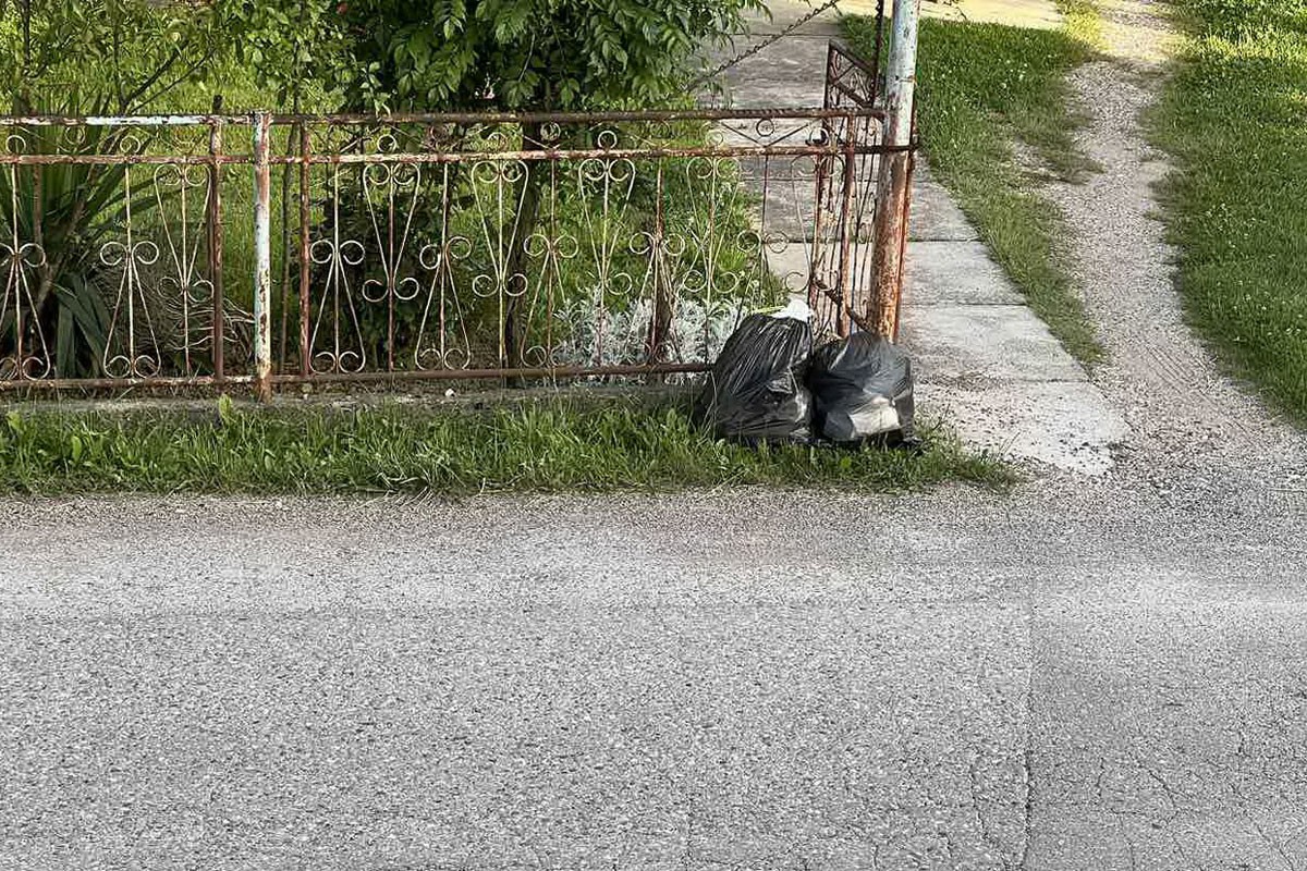 U banjalučkoj ulici osvanuo novi dan u smeću