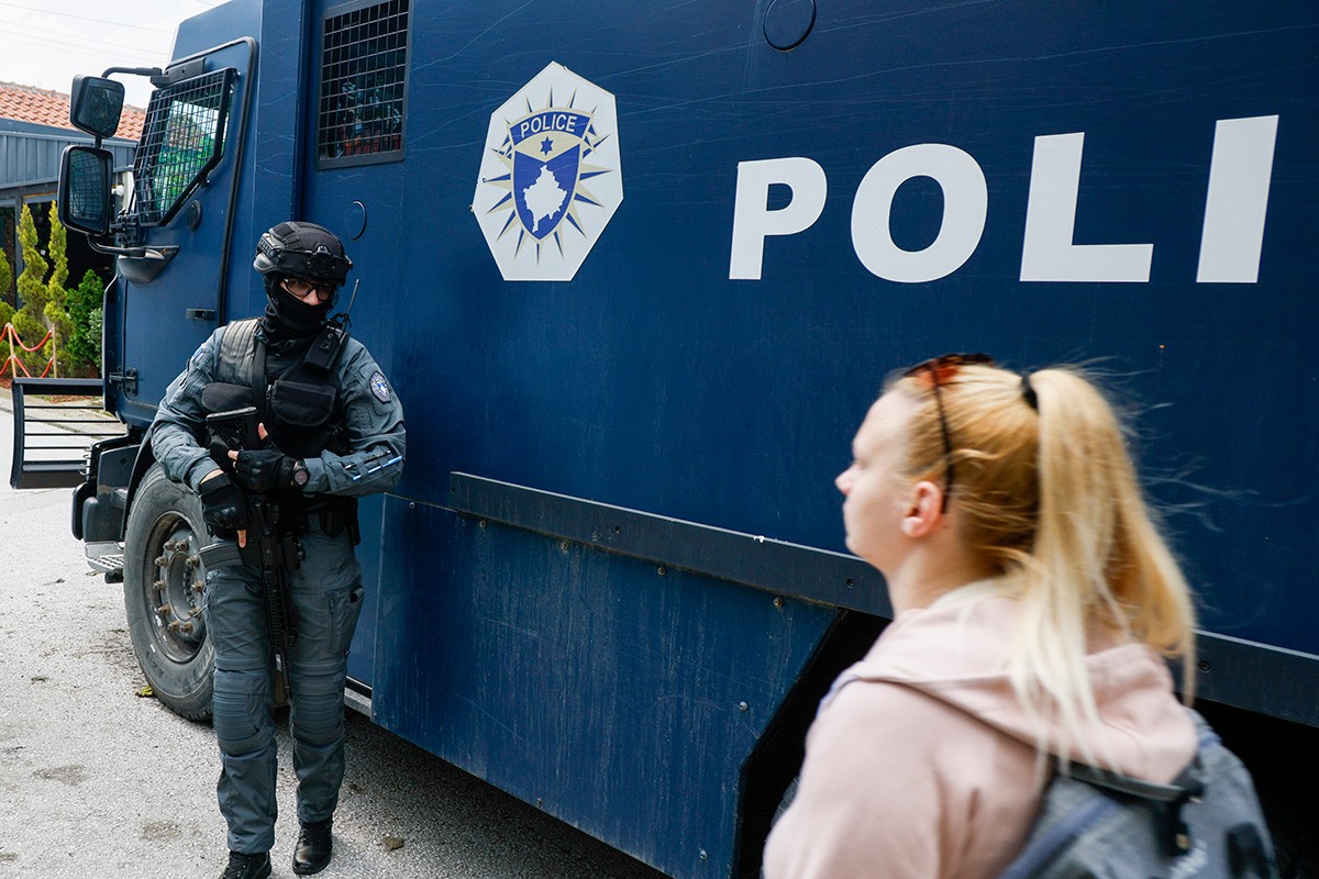 Nove tenzije na KiM: Kosovski specijalci blokirali ulicu u Zvečanu