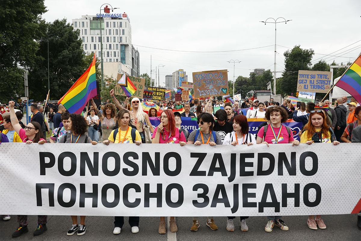 Povorka ponosa u Sarajevu: "Mi smo ljubav, ulice su naše" (FOTO)