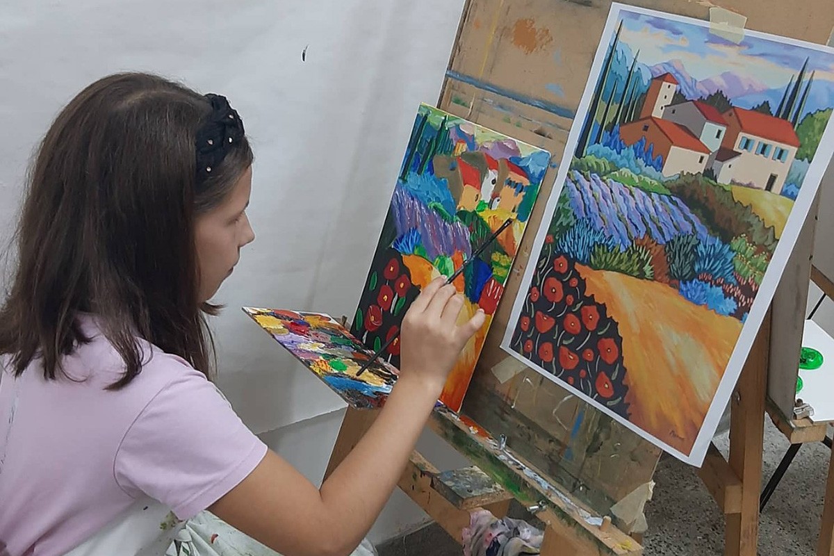 Nađa Vasić (10) iza sebe već ima izložbu slika, talenat otkriven u vrtiću