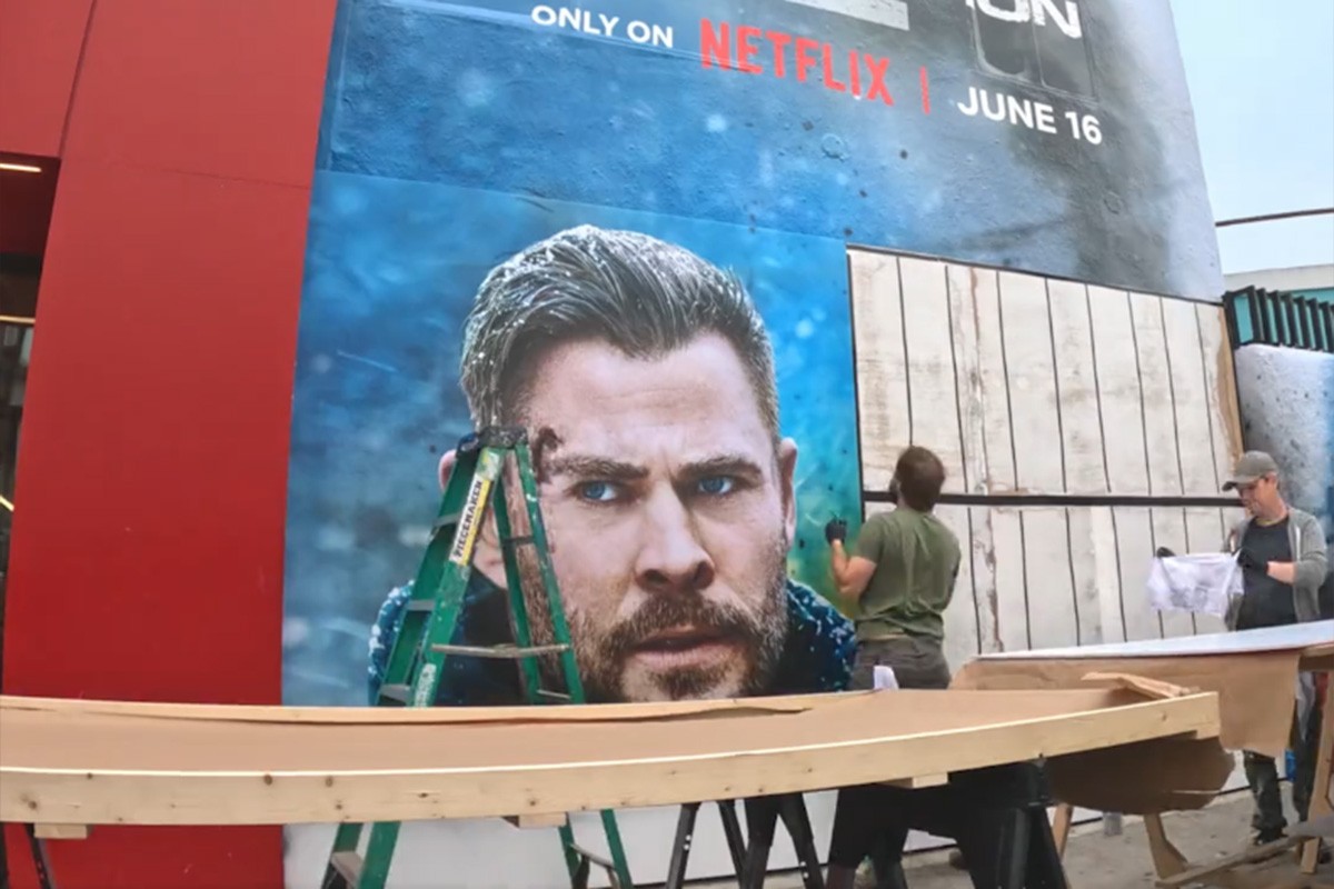 Osjetite znoj Krisa Hemsvorta: Netfliks napravio bilbord kakav nije viđen do sada (VIDEO)