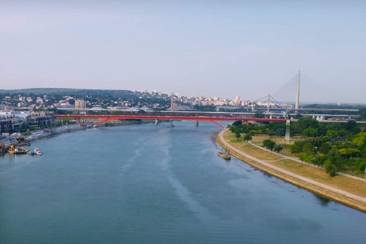 Brod na Savi udario u marinu, oštećen prilaz i dva čamca