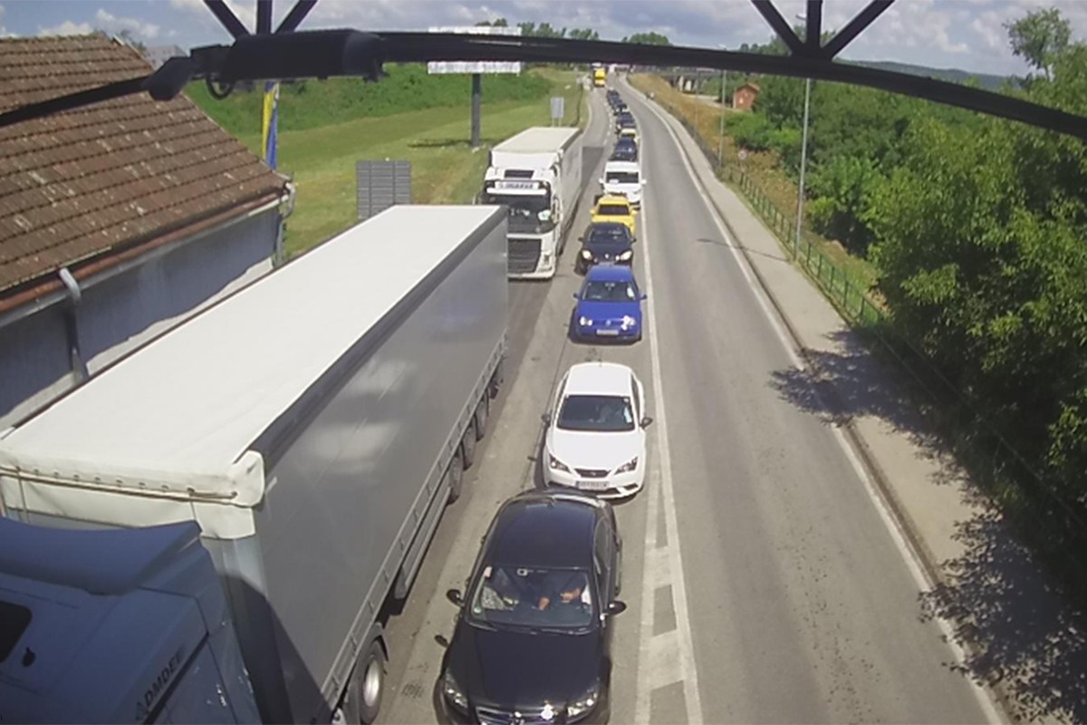 Gužva na graničnom prelazu Brod
